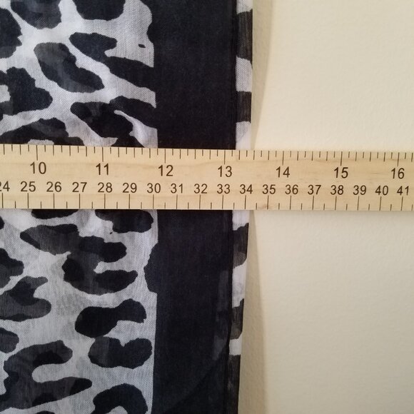 H & M Black and white leopard print sheer scarf - Picture 4 of 9